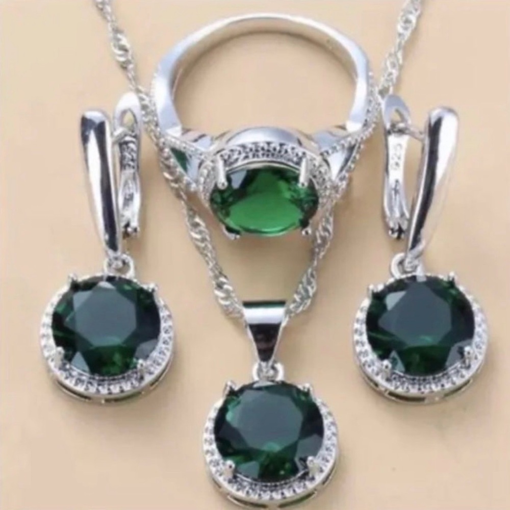 Elegant Green and Silver Jewelry Set